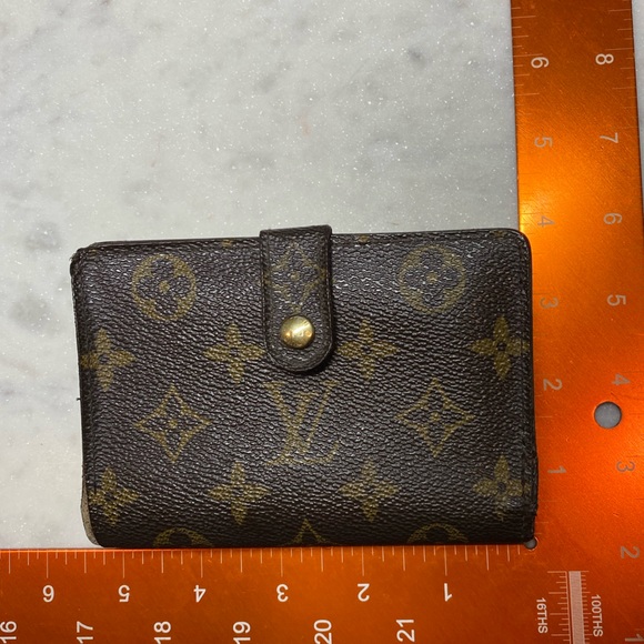 Louis Vuitton Vintage Wallet - Picture 10 of 10